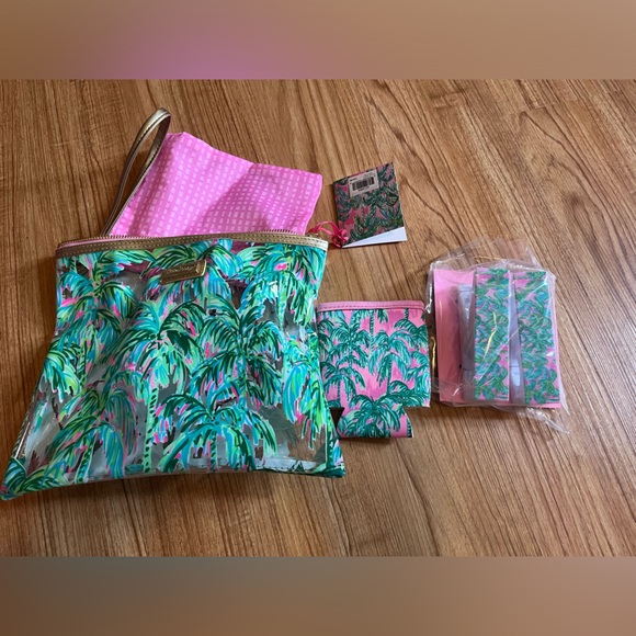 NWT Lilly Pulitzer Beach Day Pouch! - Picture 8 of 9